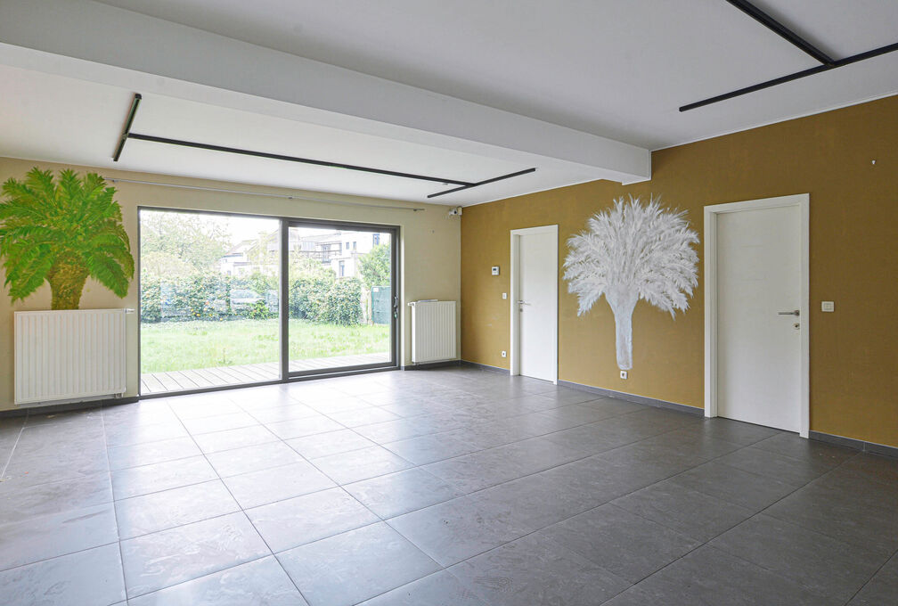 Commercial groundfloor for rent in Kraainem