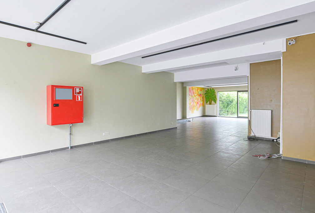 Commercial groundfloor for rent in Kraainem