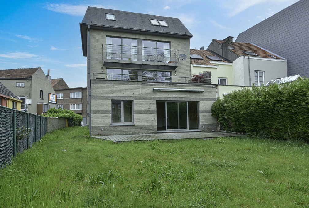 Commercial groundfloor for rent in Kraainem