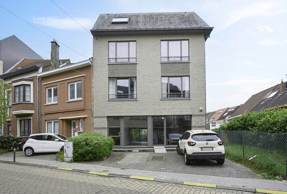 Commercial groundfloor for rent in Woluwe-Saint-Pierre