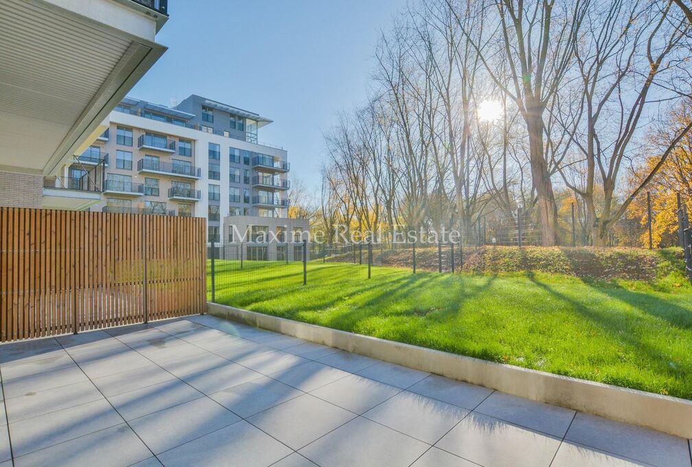 Gelijkvloerse verd. + tuin te huur in Elsene