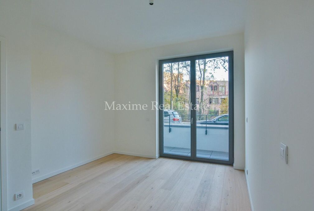 Gelijkvloerse verd. + tuin te huur in Elsene