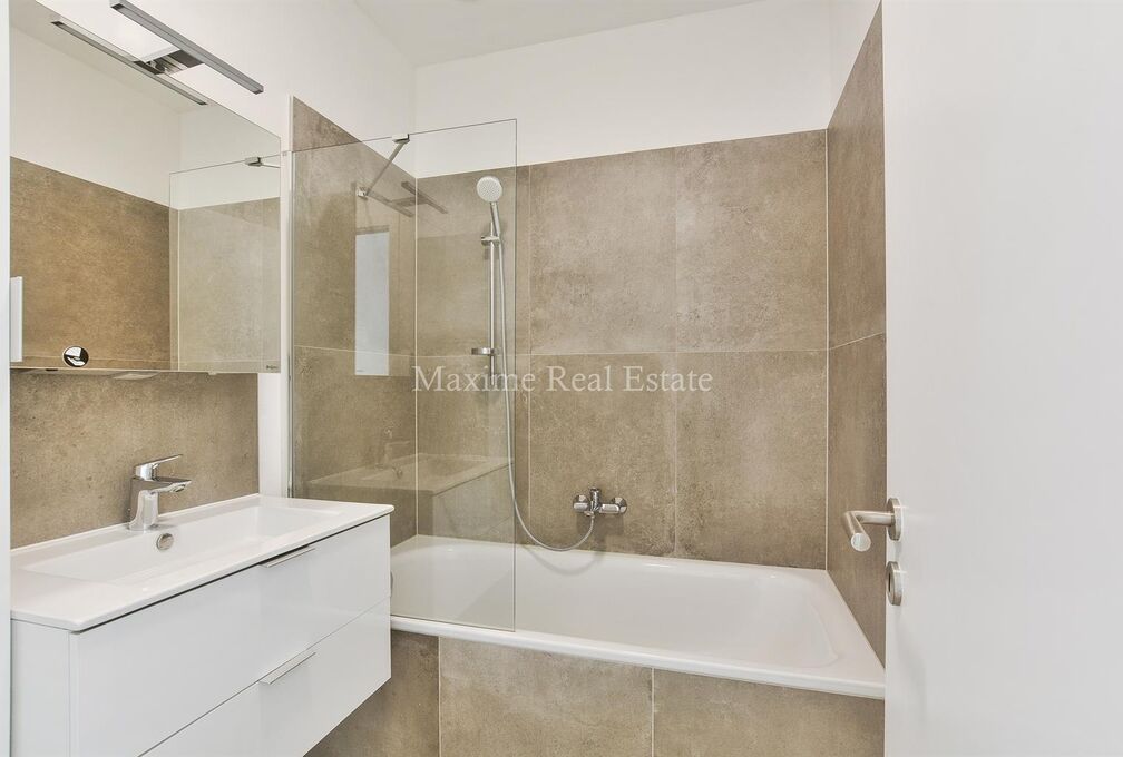 Ground floor for rent in Auderghem