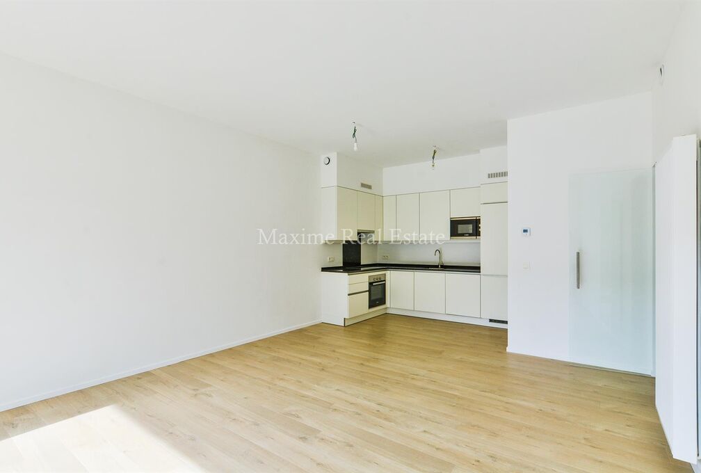 Ground floor for rent in Auderghem