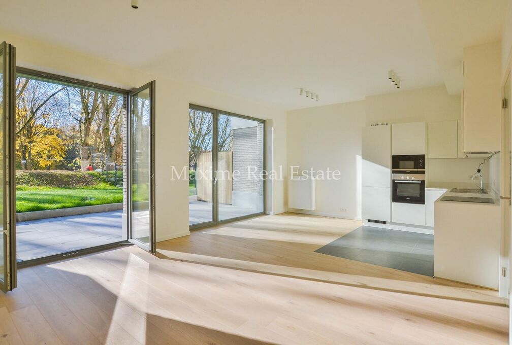 Ground floor with garden for rent in Elsene