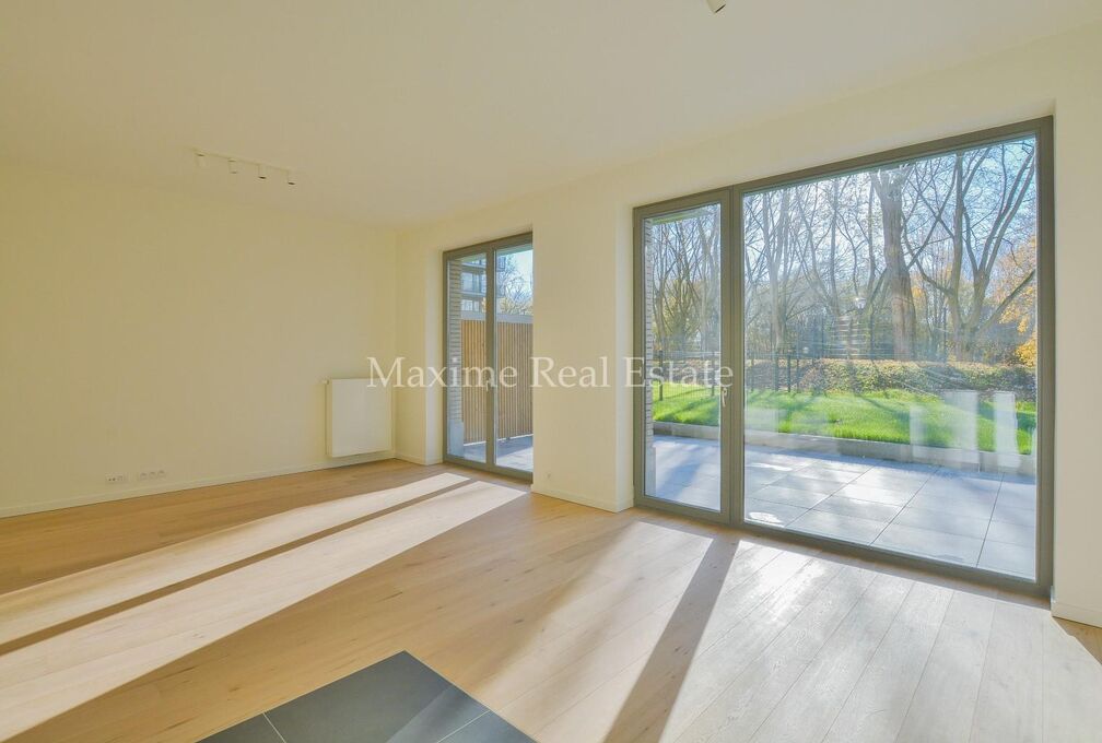 Ground floor with garden for rent in Elsene