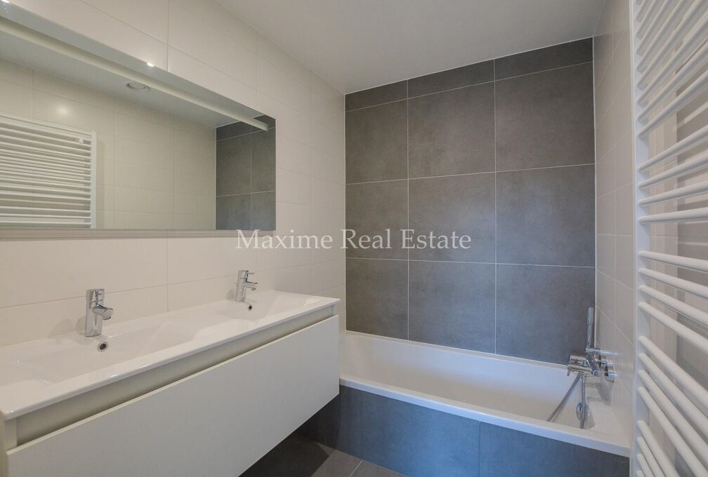 Ground floor with garden for rent in Elsene