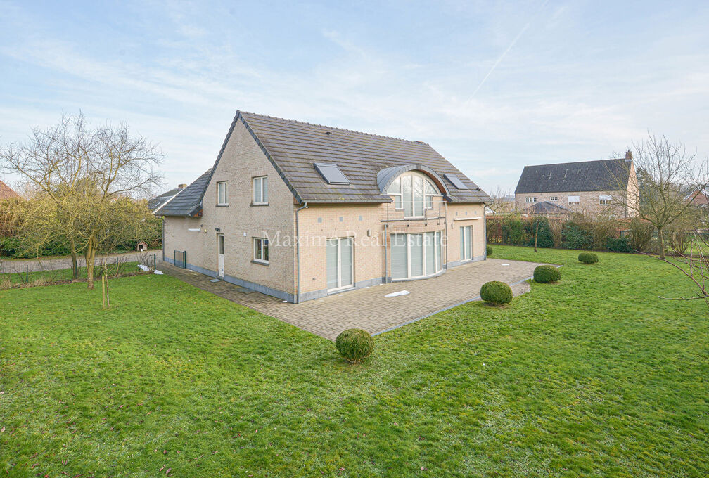 Villa for rent in Wezembeek-Oppem