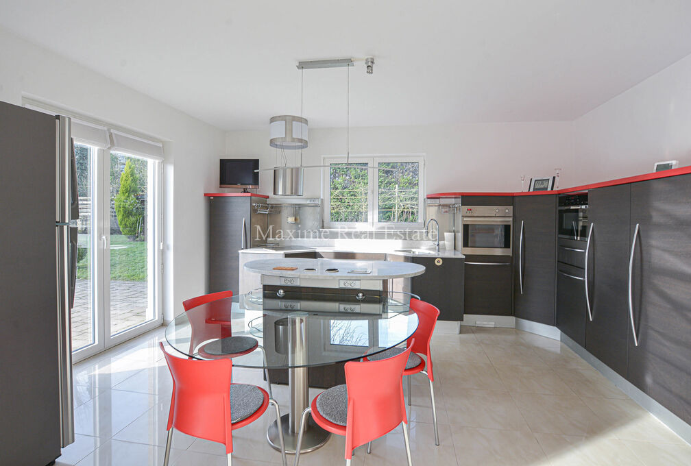 Villa for rent in Wezembeek-Oppem