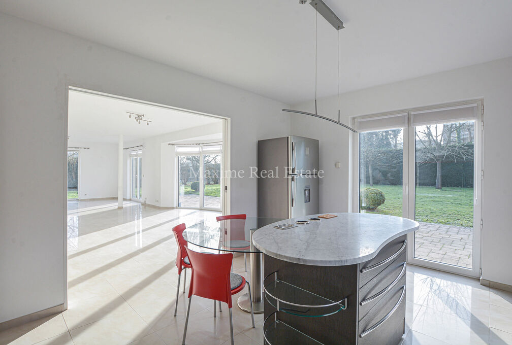 Villa for rent in Wezembeek-Oppem