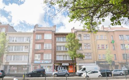 Appartementsgebouw te koop in Ganshoren