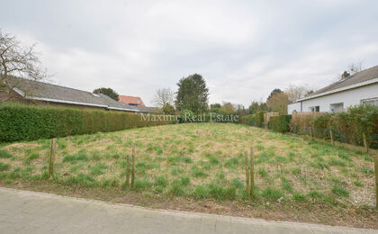 Maxime Real Estate stelt een zeldzame bouwgrond voor in een residentiële buurt nabij openbaar vervoer (tram-bus), scholen en het nieuwe gemeentehuis.

Deze prachtige zuidgerichte bouwgrond ( bevestigd door stedenbouwkundig attest) met een oppervlakte van